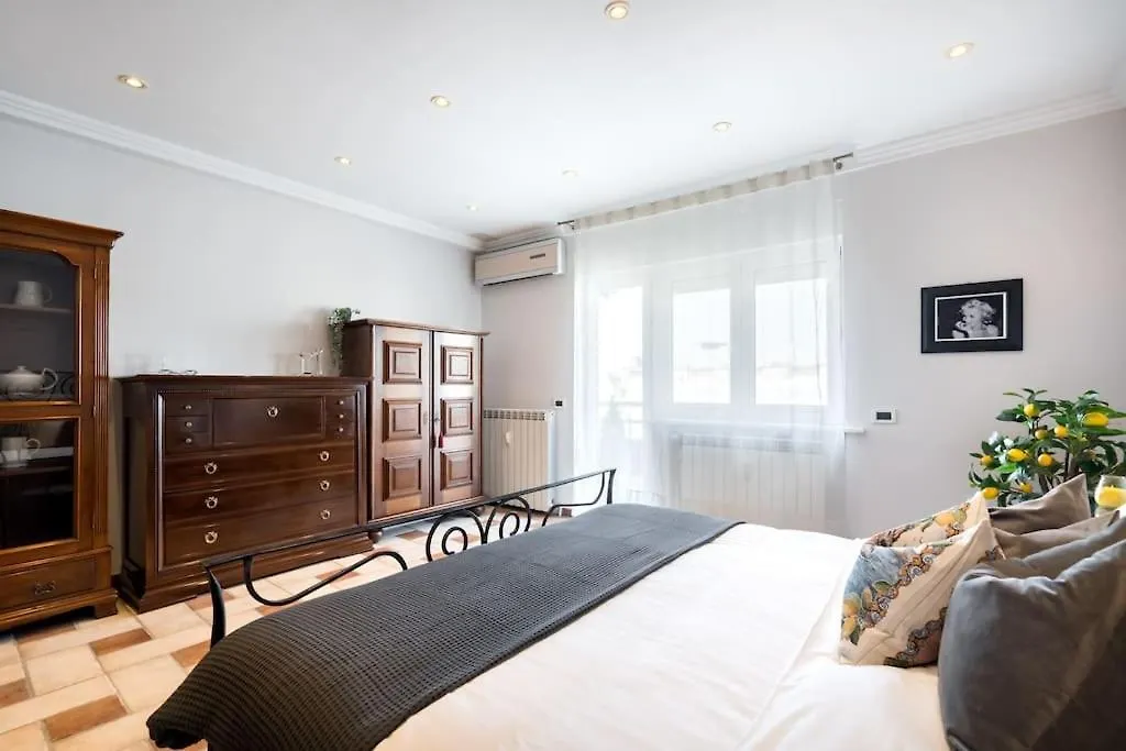 Classy Queen Elisabeth - 2Br Apartment Bucureşti
