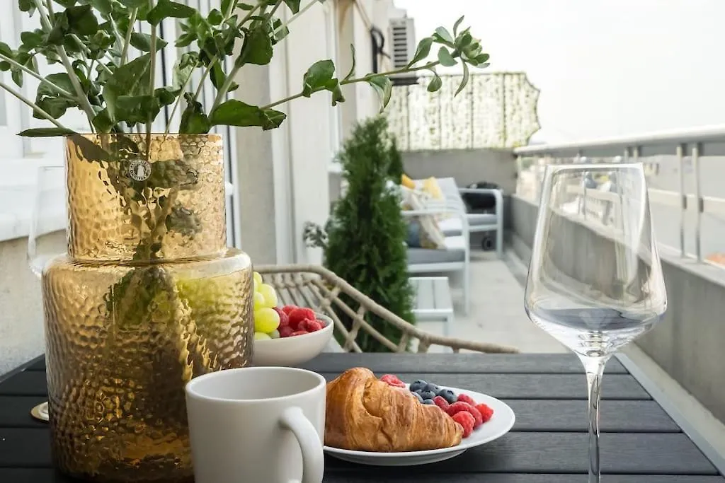 Classy Queen Elisabeth - 2Br Apartment Bucureşti România