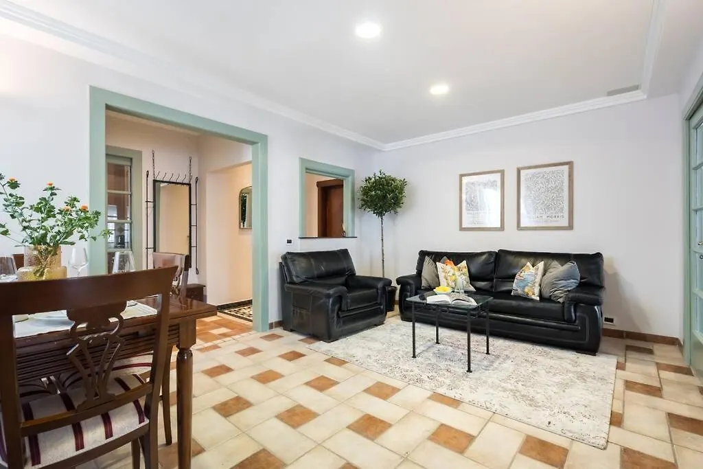 Classy Queen Elisabeth - 2Br Apartment Bucureşti 0*,  România