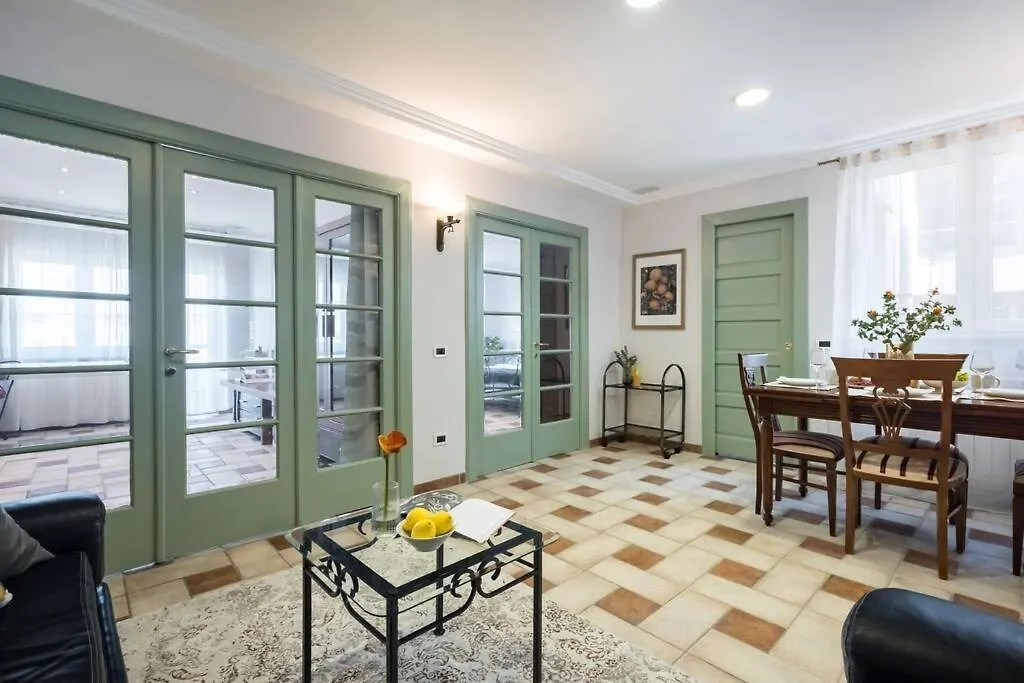 Classy Queen Elisabeth - 2Br Apartment Bucureşti
