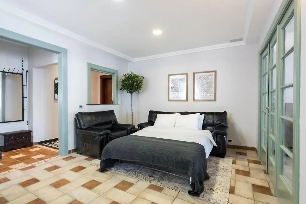 Classy Queen Elisabeth - 2Br Apartment Bucureşti 0*,