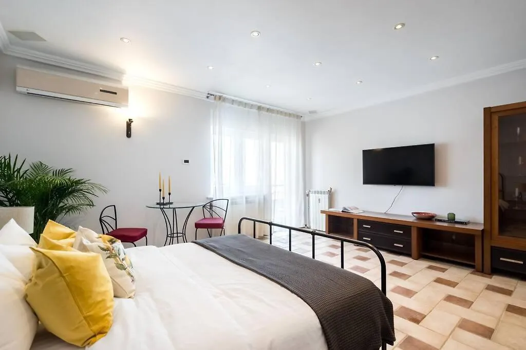 Classy Queen Elisabeth - 2Br Apartment Bucureşti