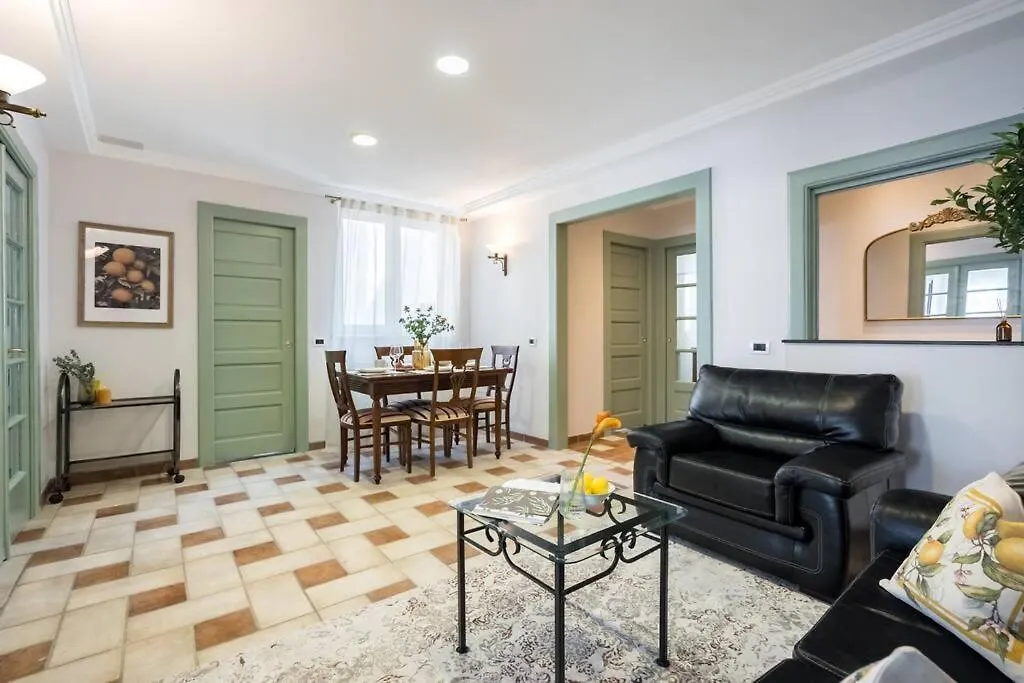 Classy Queen Elisabeth - 2Br Apartment Bucureşti România