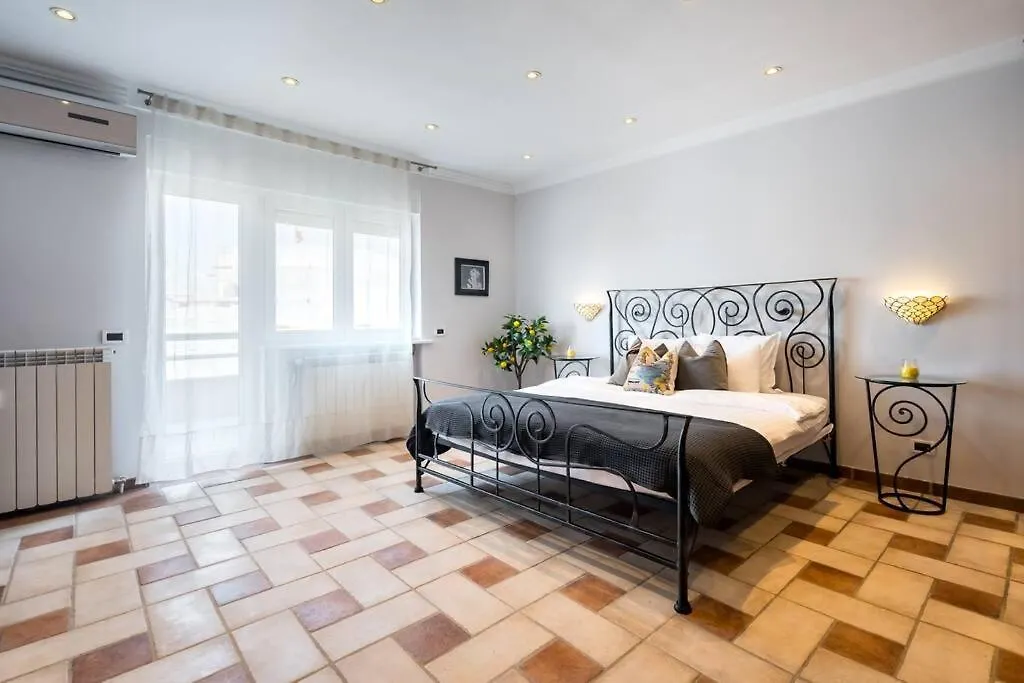Classy Queen Elisabeth - 2Br Apartment Bucureşti