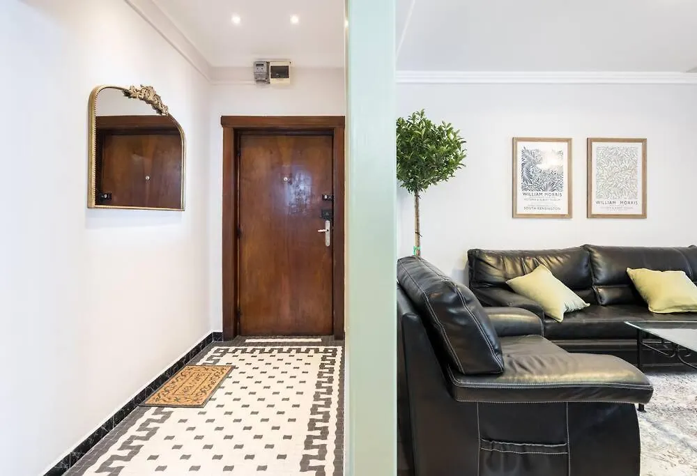 Classy Queen Elisabeth - 2Br Apartment Bukurešť