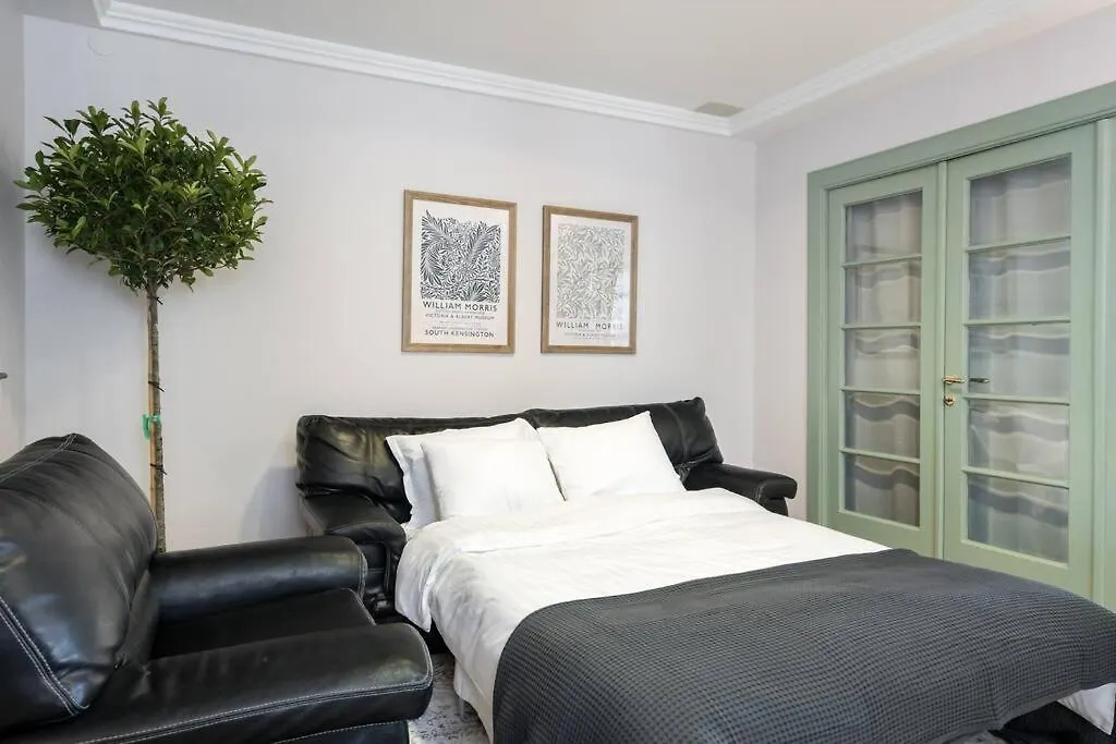 Classy Queen Elisabeth - 2Br Apartment Bukurešť