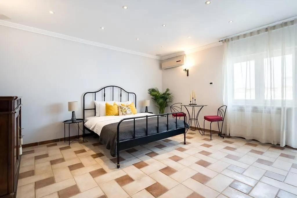 Classy Queen Elisabeth - 2Br Apartment Bukurešť