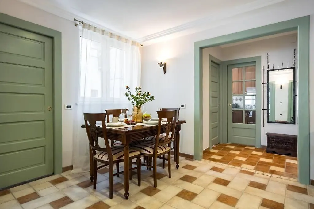 Classy Queen Elisabeth - 2Br Apartment Bukurešť